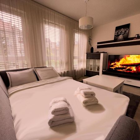 Elegant Escape Apartment II - City Centre Bratislava Exteriör bild