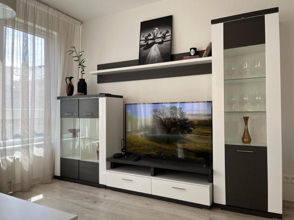Elegant Escape Apartment II - City Centre Bratislava Exteriör bild