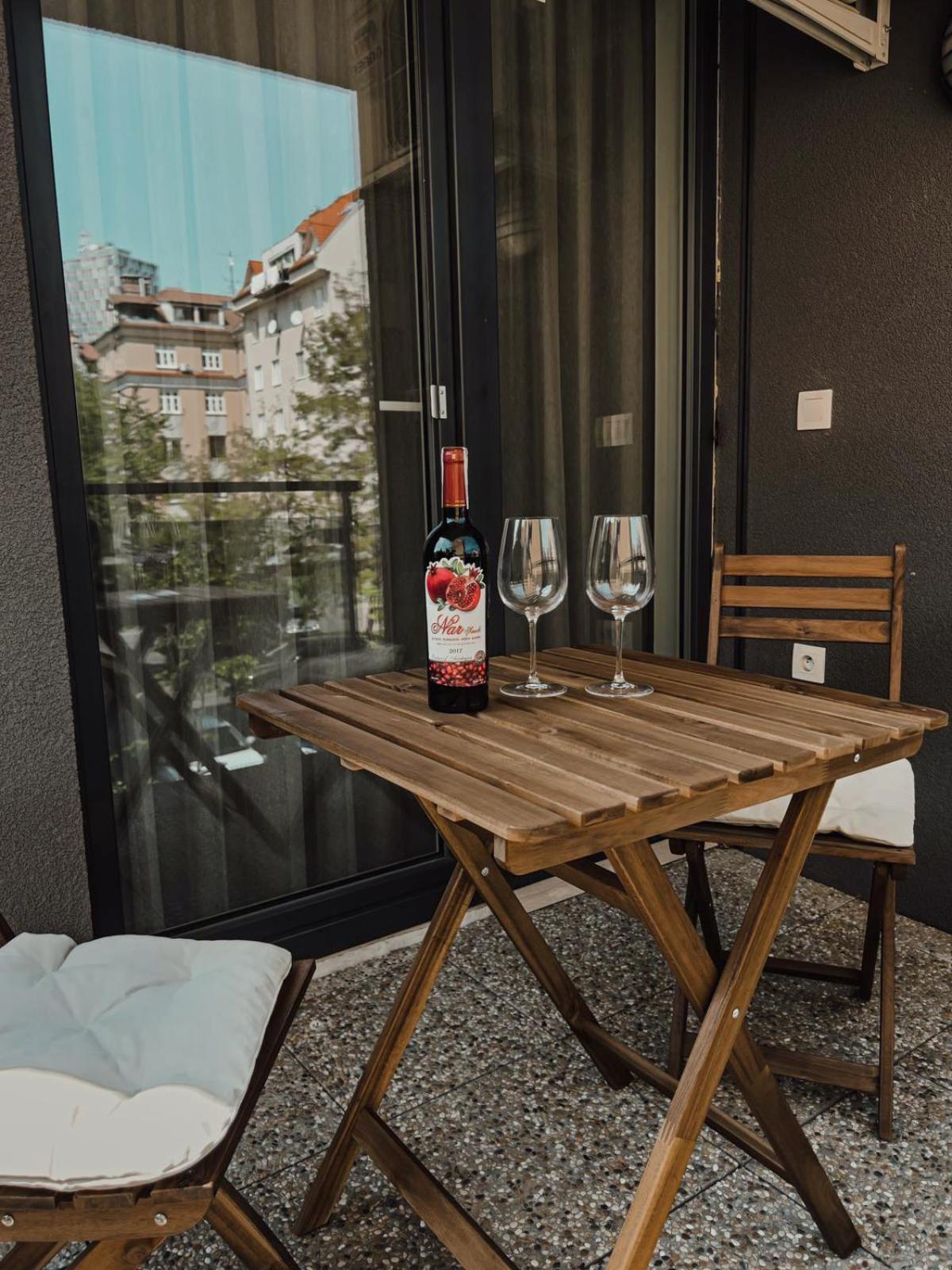 Elegant Escape Apartment II - City Centre Bratislava Exteriör bild